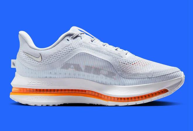 双Nike跑鞋把能给的都给足了千亿球友会app配置诱人！这(图5)