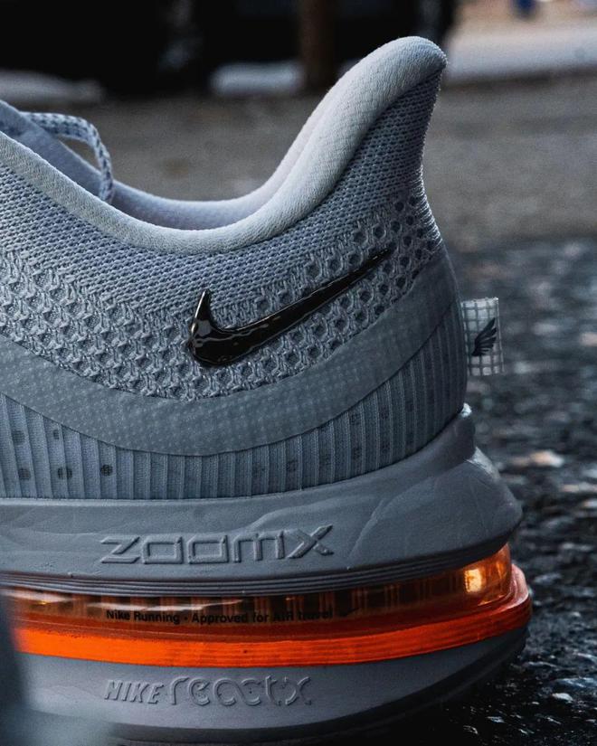 双Nike跑鞋把能给的都给足了千亿球友会app配置诱人！这(图3)