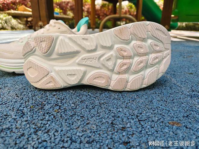 10：恰到好处的卓越跑鞋HOKA CLIFTON(图7)