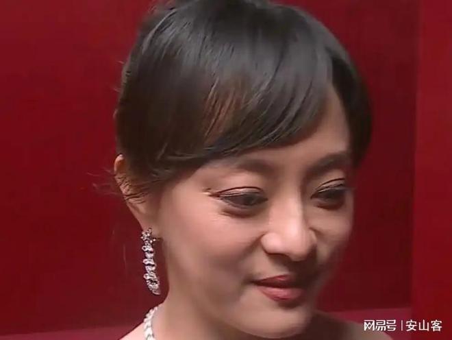 不敢露脸只有赵今麦扛住了！芭莎之夜被镜头签吓坏杨幂(图7)