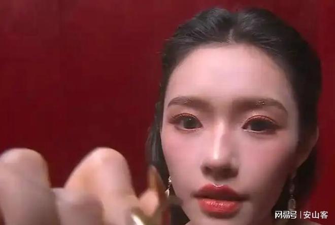 不敢露脸只有赵今麦扛住了！芭莎之夜被镜头签吓坏杨幂(图10)