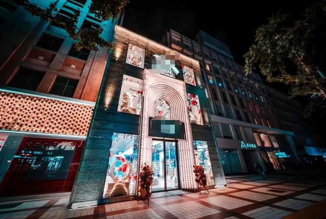 卖爆了!线上打折多赚钱反而变难港股运动鞋服四巨头:安踏李宁(图8) 卖爆了!线上打折多赚钱反而变难港股运动鞋服四巨头:安踏李宁(图8)