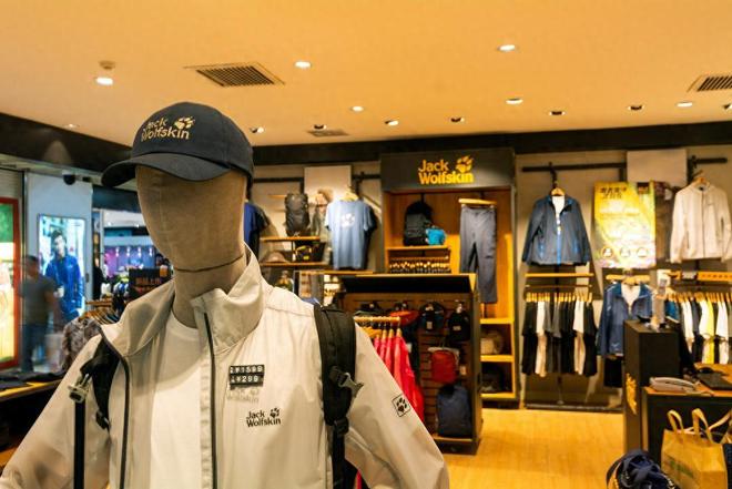 卖爆了!线上打折多赚钱反而变难港股运动鞋服四巨头:安踏李宁(图10) 卖爆了!线上打折多赚钱反而变难港股运动鞋服四巨头:安踏李宁(图10)