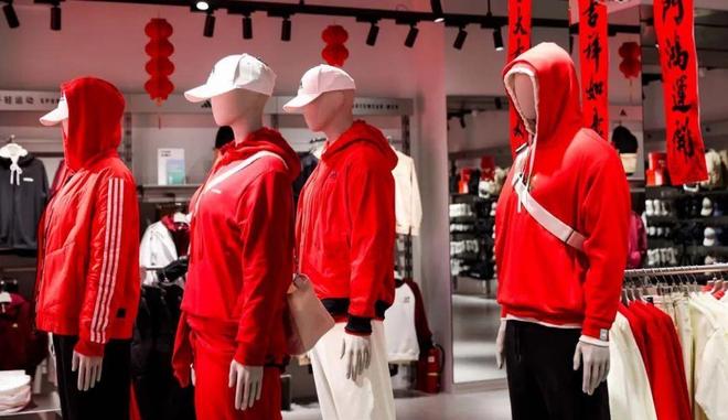 卖爆了!线上打折多赚钱反而变难港股运动鞋服四巨头:安踏李宁(图11) 卖爆了!线上打折多赚钱反而变难港股运动鞋服四巨头:安踏李宁(图11)