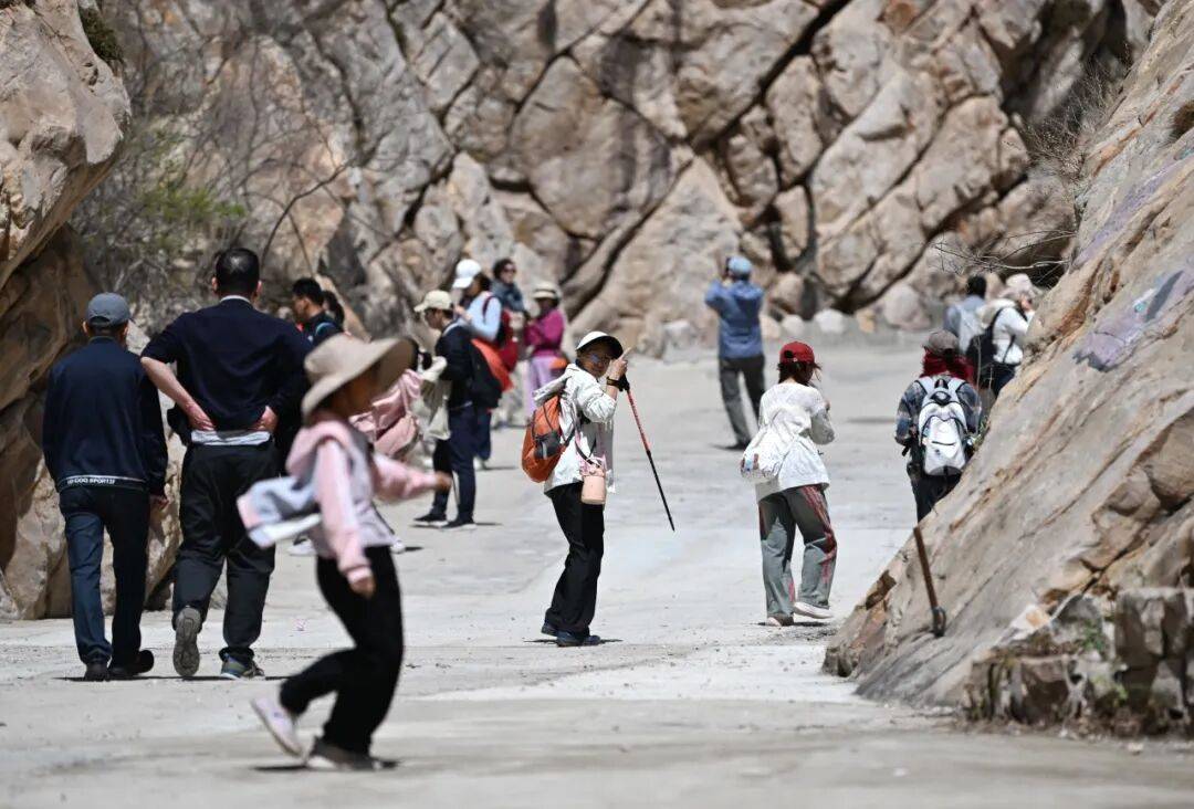 端化鞋子平民化 行业观察户外市场新趋势:服装高(图1) 端化鞋子平民化 行业观察户外市场新趋势:服装高(图1)