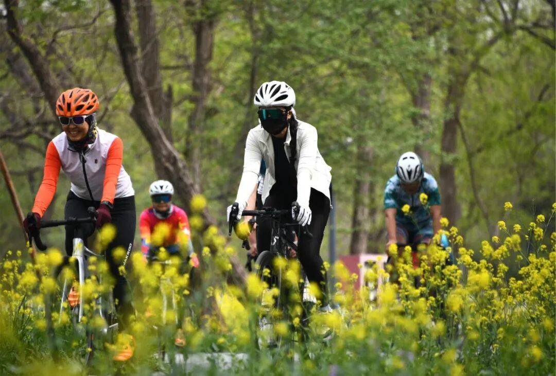 端化鞋子平民化 行业观察户外市场新趋势:服装高(图2) 端化鞋子平民化 行业观察户外市场新趋势:服装高(图2)